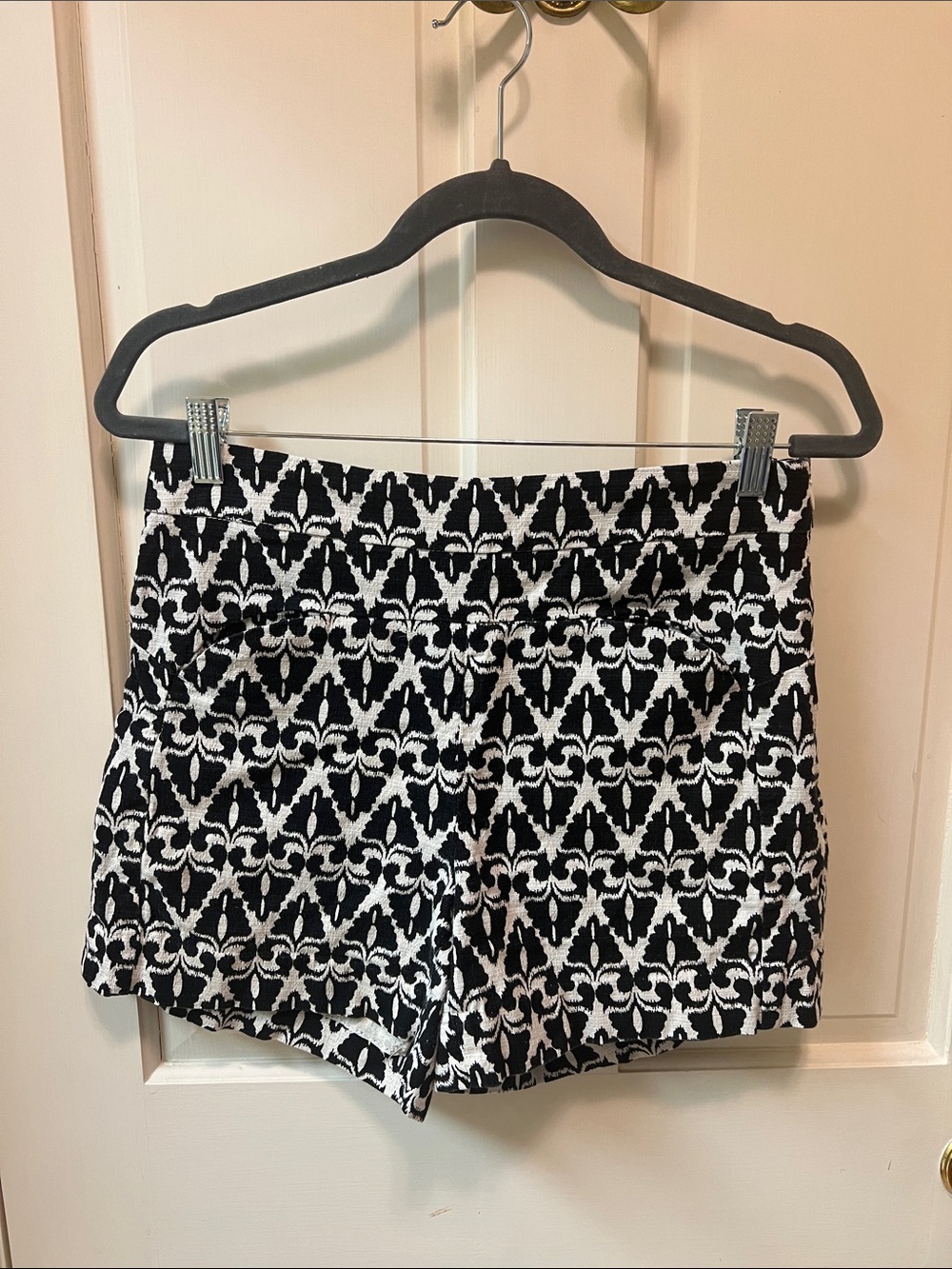 Cartonnier Black & White Patterned High-Waist Shorts